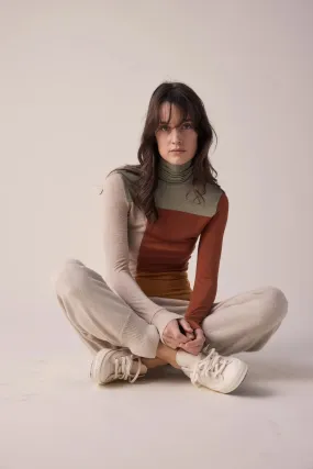 amente - Color Block Lightweight Knit Turtleneck