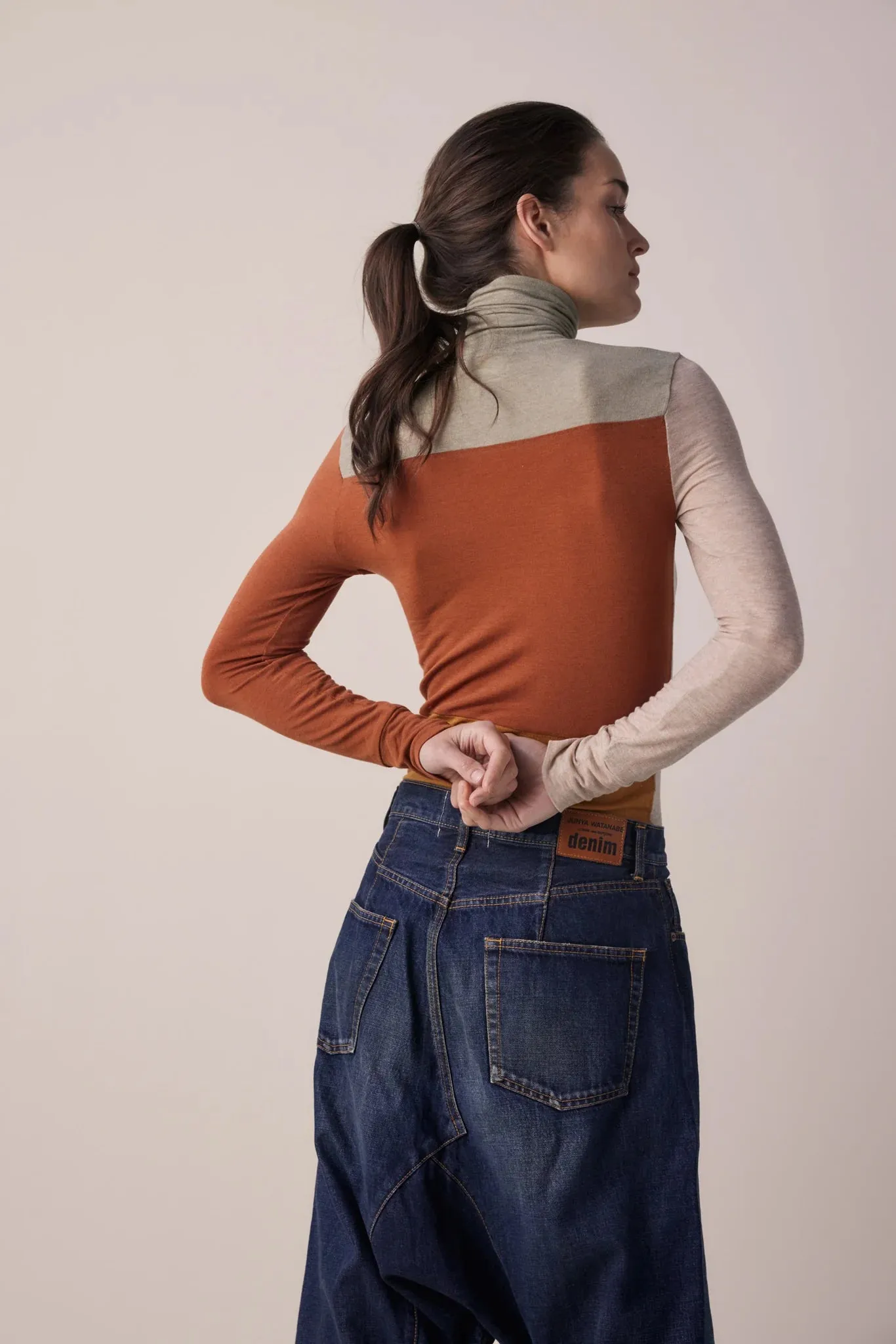 amente - Color Block Lightweight Knit Turtleneck