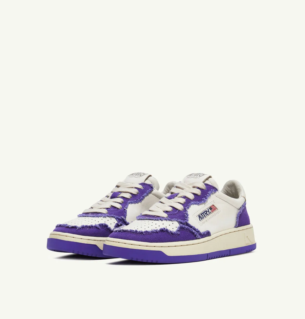 Autry Action Shoes Sneaker Medalist Low Women Canvas white violet AULWCB07