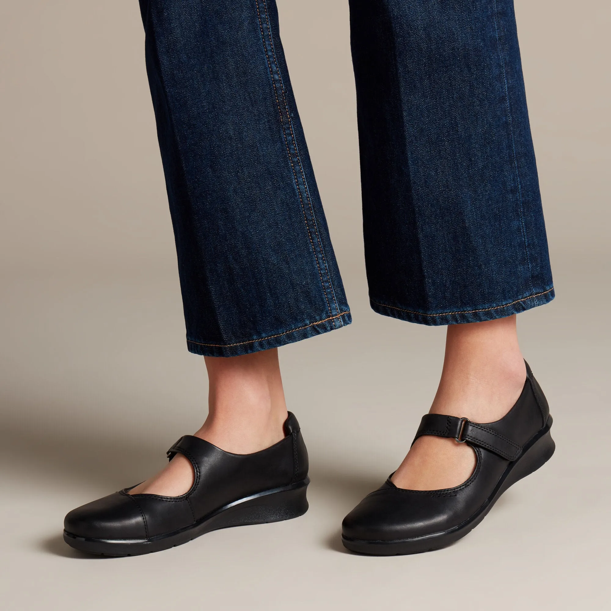 Clarks Hope Henley Black Leather Wide Width