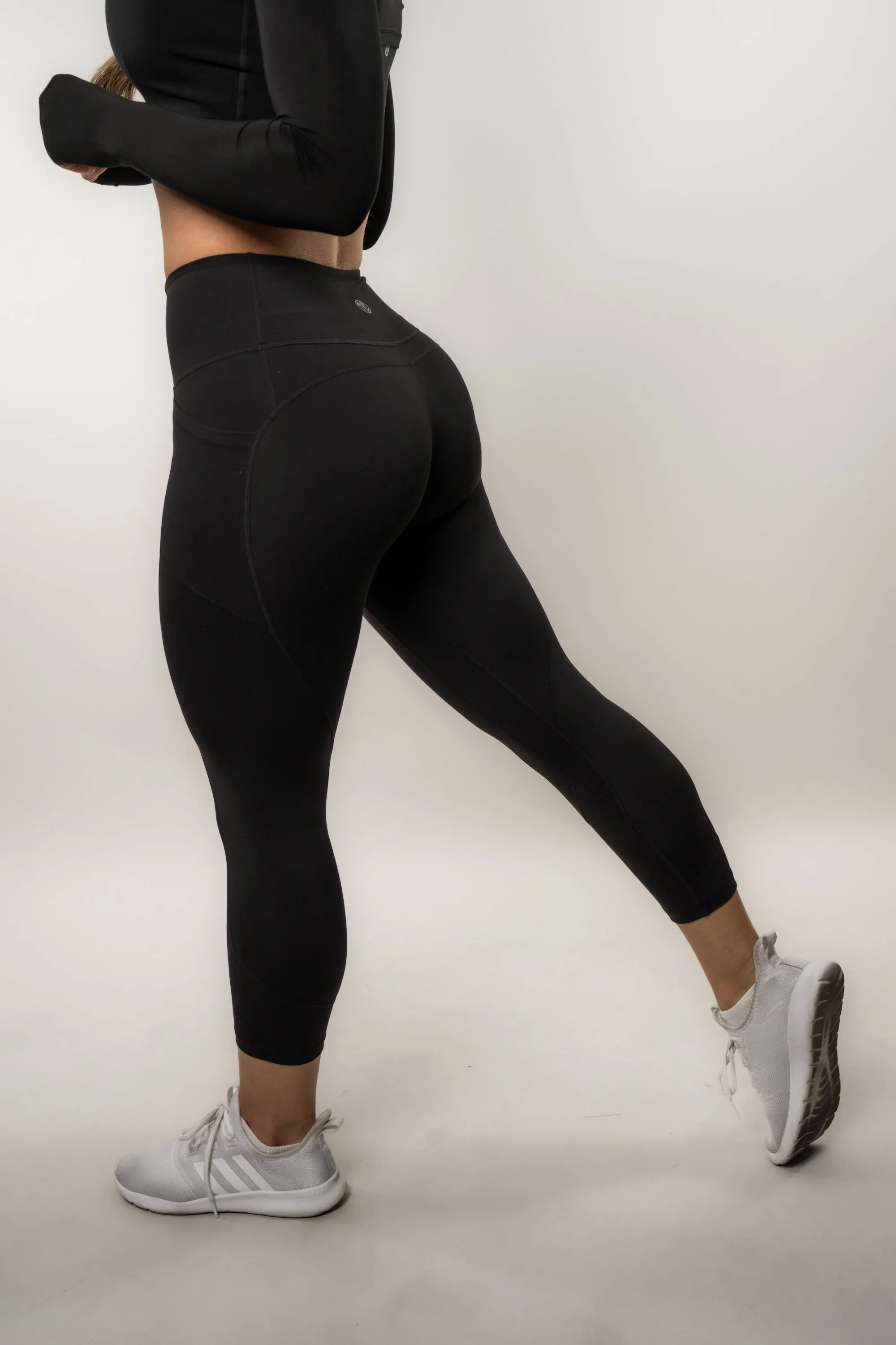 Effortless Heart Booty Capris With Pockets - Black