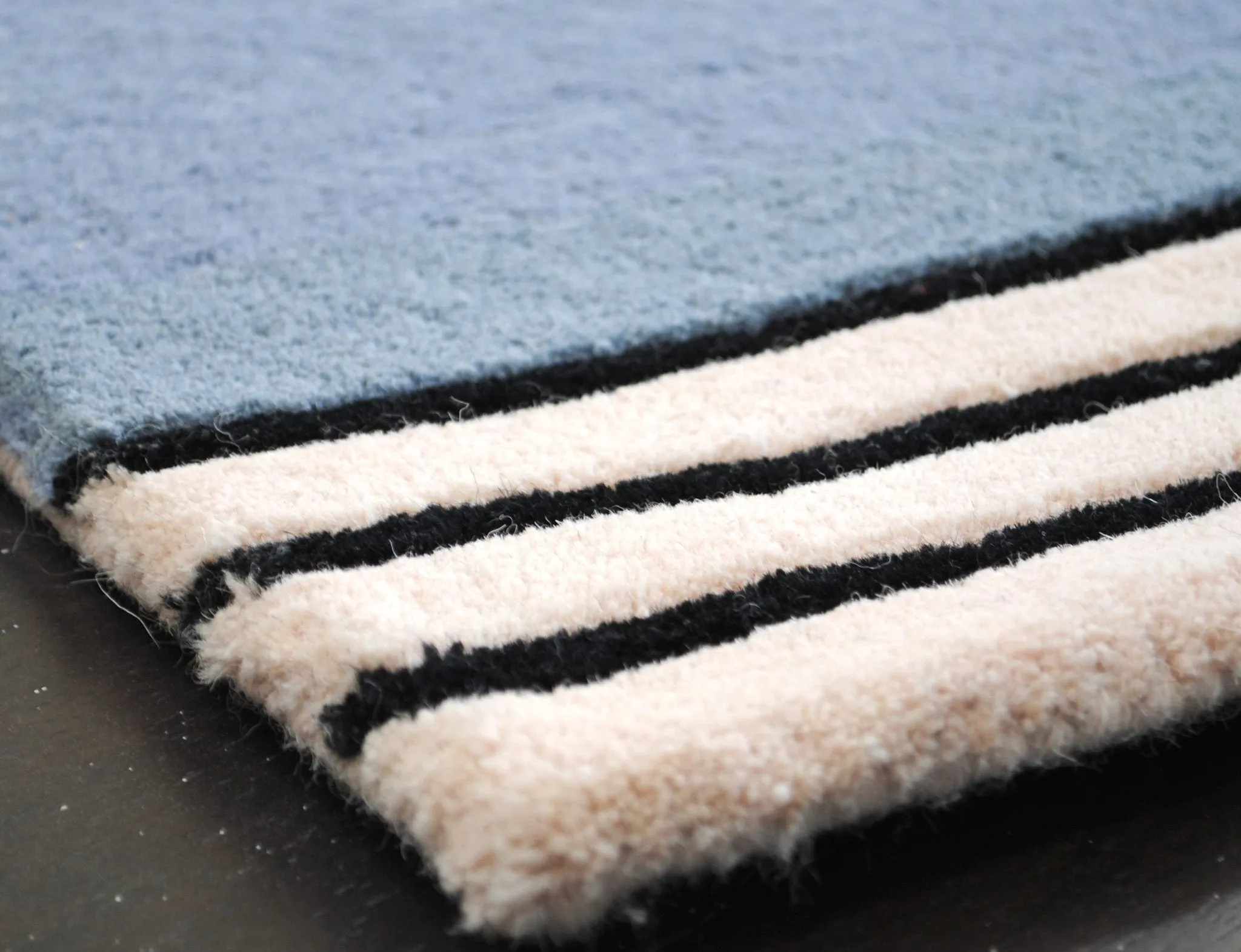 HENRICK  HANDTUFTED WOOL CARPET